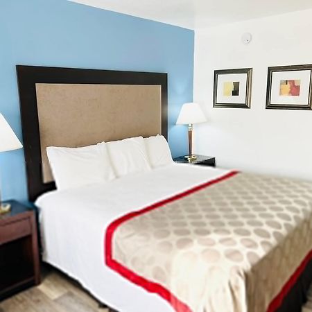 Super 8 By Wyndham Fort Scott Luaran gambar