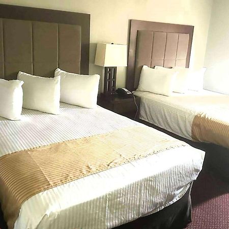 Super 8 By Wyndham Fort Scott Luaran gambar