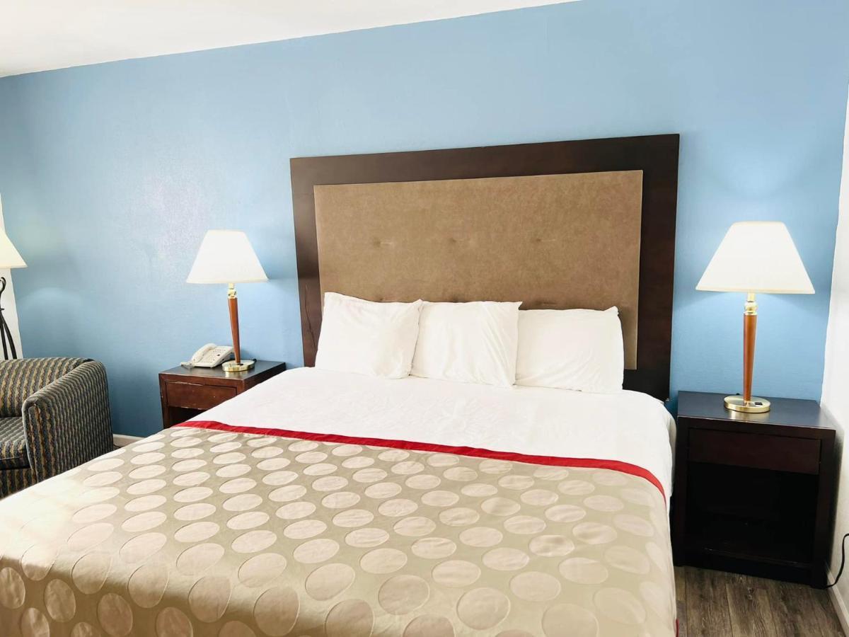 Super 8 By Wyndham Fort Scott Luaran gambar