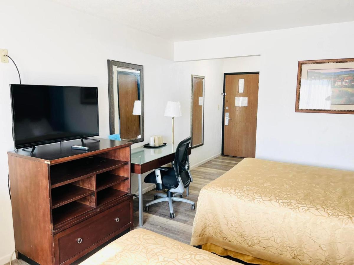 Super 8 By Wyndham Fort Scott Luaran gambar